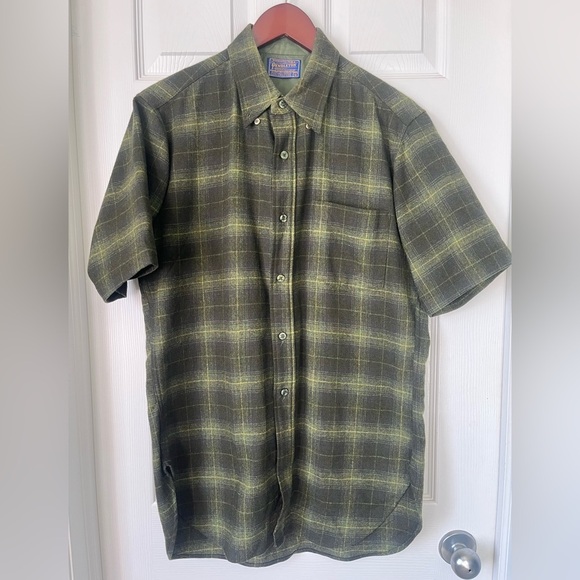 MEN'S PENDLETON SHORT-SLEEVE BOARD SHIRT | SIZE MEDIUM - Picture 2 of 7